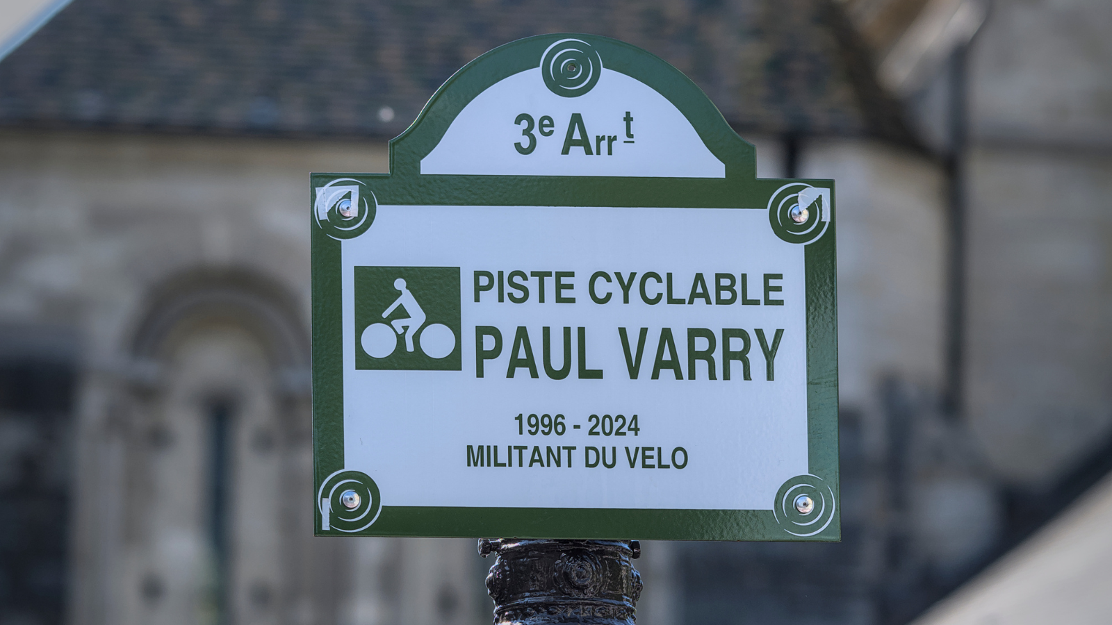 Une piste, un hommage